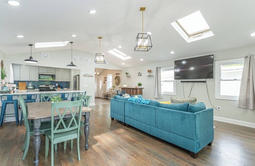 Lake Hopatcong Villa | Private Waterfront Home Nestled In A Quiet Section Of Lake Hopatcong