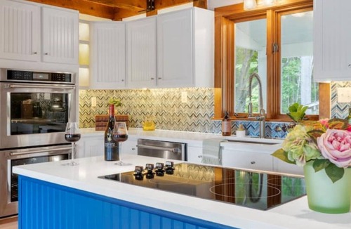 Mont Vernon House | Private Waterfront, Spa Hot Tub, King bed, Yoga, Gym, Kayaks, and more.