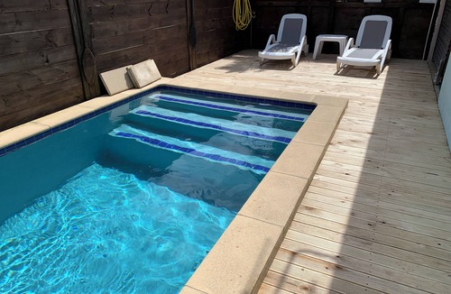 Arorangi House | Private well-equipped 2/3 brm house : pool+garden+sunsets!