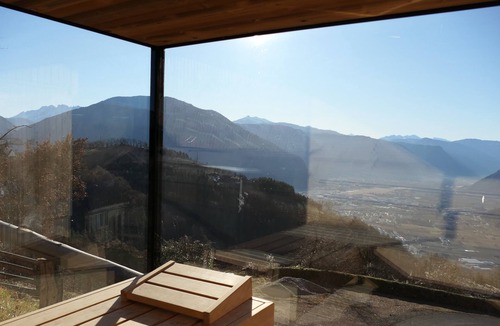 San Genesio Atesino Apartment | Private whirlpool with counter-current system and private sauna invite to relax