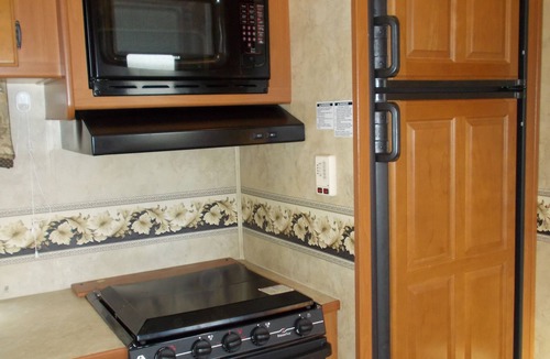 Benton House | Private White Mountain RV Camping with BIG VIEWS & high speed fiberoptic WIFI!