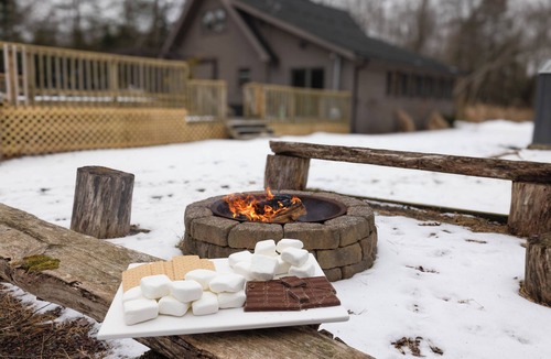 Pocono Summit House | Private Winter Retreat With Hot Tub+Fire Pit + THIS!