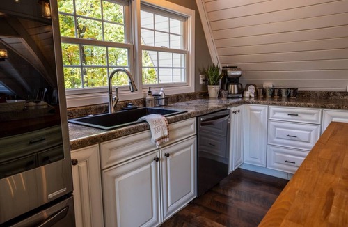 Lane Cabin | Private Wooded Escape | Hot Tub | Quiet Seclusion | Fire Pit | Games