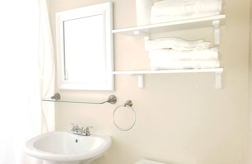 Matawan Apartment | private1 bed 1 bath free parking coffee cozy