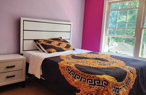 Worcester Bed & Breakfast | Privately Homely. Spacious near all stores and major roads 290,I90,495