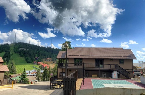 Lead Condo | Privately Owned 2-bedroom condo at Barefoot Resort located at Terry Peak, SD!