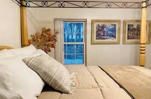 Clermont Bed & Breakfast | PrivateOakForest RanchFirepit, BBQ&FamilyRetreat