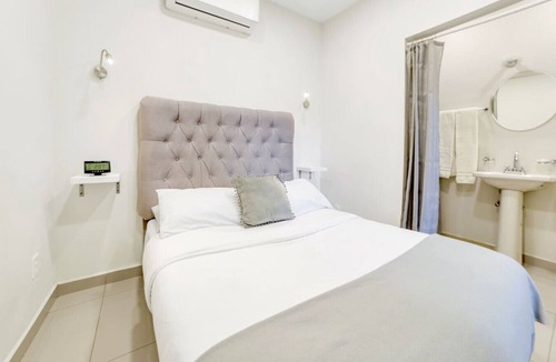 Zona Rio Bed & Breakfast | PrivateStudio/DoubleBed+CouchBed/Near Border
