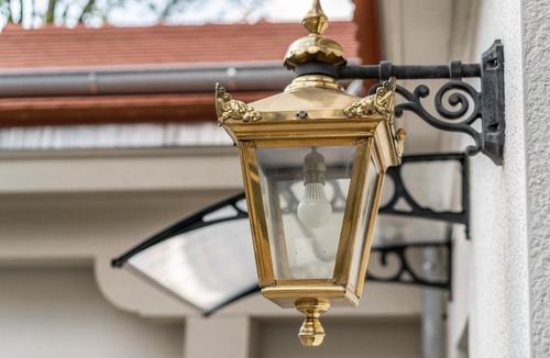 Radeberger Vorstadt Apartment | Privatsphäre im Kutscherhaus der Villa Golding
