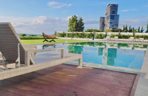 Maribago House | Privé is a modern private 8-bedroom resthouse. A private sanctuary for everyone.