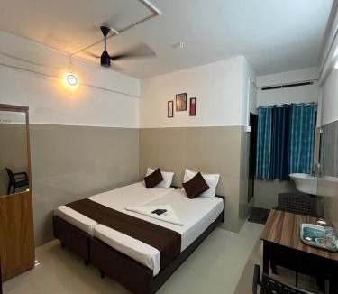Kozhikode Hotel | Priya lodge