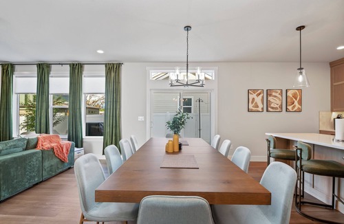West Valley House | Pro Golf Simulator and Hot Tub, New Luxury 4 BR, Boise Home Sleeps 12