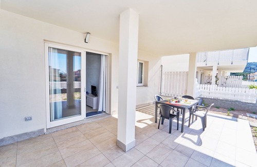 Trinita d'Agultu e Vignola Apartment | Provided one-bedroom ground floor apartment a stone's throw from the sea, in a lively and serviced area