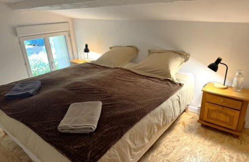 Cepie House | Proche Carcassone chambre avec salle de bain et WC privée Piscine salon et kitchenette partagés avec voyageurs