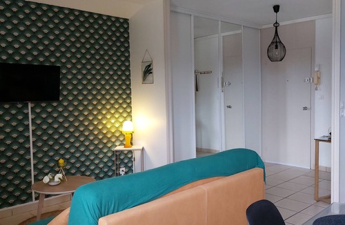 Sorbiers Apartment | Proche Commodités. Parking + Garage Fermé Inclus .résidence Calme