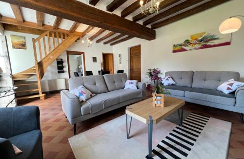 Parigne-lʼEveque House | Proche le Mans, Parigné l'Evêque,maison forestière, accueil chevaux possible 11 pers