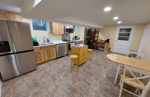 Bloomington House | Prof's Place: by IU Stadium, Griffy Lake/Woods
