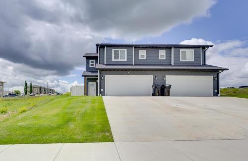 Williston House | Professional Base in Williston! New-Build Townhome