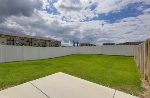 Williston House | Professional Base in Williston! New-Build Townhome