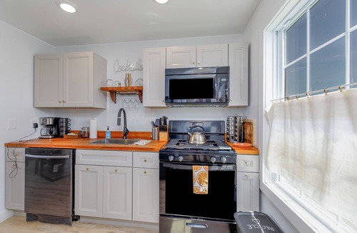 Villas Apartment | Progressive Retreat #2 -Diverse, Inclusive, Eco Friendly Waterfront Unit