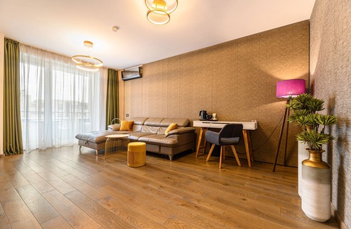 Tractorul Apartment | Promenada Studios
