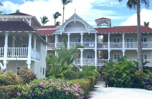 La Iglesia Condo | PROMO Beachfront sunsets with Starlink WIFI