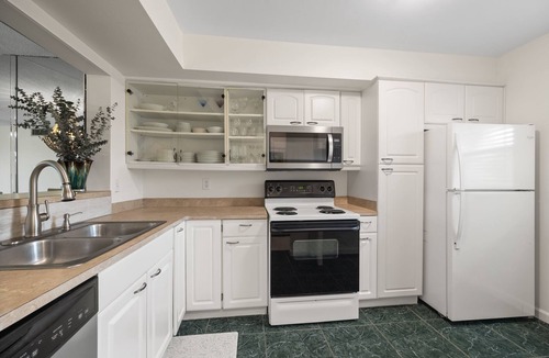 Hutchinson Island South Condo | Promotion: Updated ground floor unit just steps away from the beach