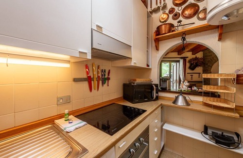 La Thuile Apartment | 🏠 PROPERTY DESCRIPTIONWelcome to Casa Alpina, in the heart of La Thuile, Valle d’Aosta. A typical mountain apartment, cozy and comfortable, immersed in the tranquility of an alpine village. Ideal for those seeking relaxation, nature, and ski slopes