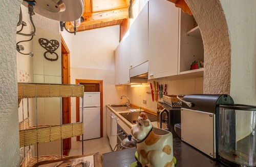 La Thuile Apartment | 🏠 PROPERTY DESCRIPTIONWelcome to Casa Alpina, in the heart of La Thuile, Valle d’Aosta. A typical mountain apartment, cozy and comfortable, immersed in the tranquility of an alpine village. Ideal for those seeking relaxation, nature, and ski slopes