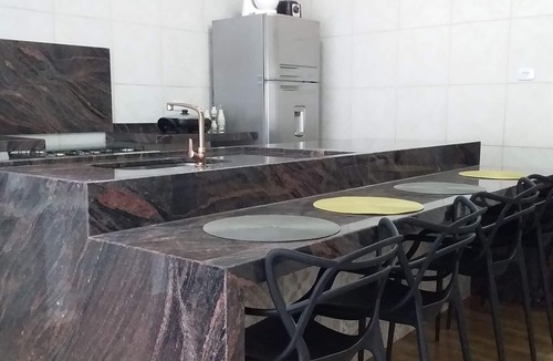 Peruibe House | Property with pool, barbecue and lots of greenery, near the beach.