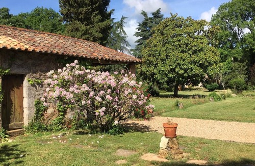 Cherves-Chatelars House | Propriété Charentaise 5 ha Avec Maison du Xvième Siècle 14 Couchages et Piscine