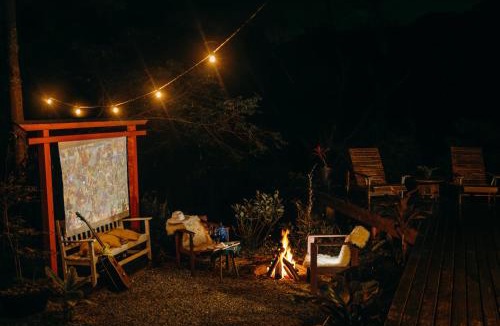 Rancho Queimado House | Propriedade inteira e Kombi-home em meio à mata
