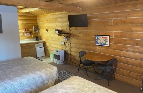 Tok Cabin | Prospector Cabin-Modern Comfort in the Last Frontier (For families or casual travelers)