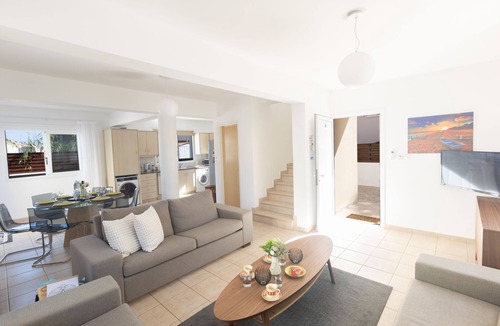 Pernera Cottage | Protaras Blue River Villa BR26 - a villa that sleeps 7 guests in 3 bedrooms