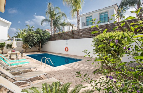 Protaras Apartment | Protaras Delfini Villa DV5 - a villa that sleeps 6 guests in 3 bedrooms