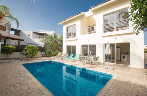 Protaras Apartment | Protaras Delfini Villa DV5 - a villa that sleeps 6 guests in 3 bedrooms