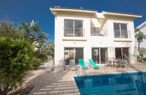 Protaras Apartment | Protaras Delfini Villa DV5 - a villa that sleeps 6 guests in 3 bedrooms