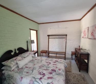 Nelson Mandela Bay Apartment | Protea room