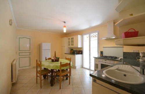 Saint-Didier Villa | Provençal House With Pool Vaucluse, with Good Services