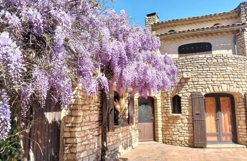 Saint-Paulet-de-Caisson House | Provencal family home
