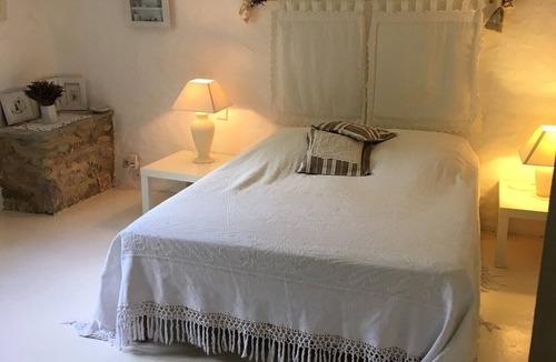 Sahune House | Provencal sheepfold, quiet, green setting, swimming pool open May 30-September 12
