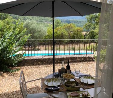 Viens Apartment | Provence Studio Piscine Rez-de-jardin Terrasse Vue Luberon