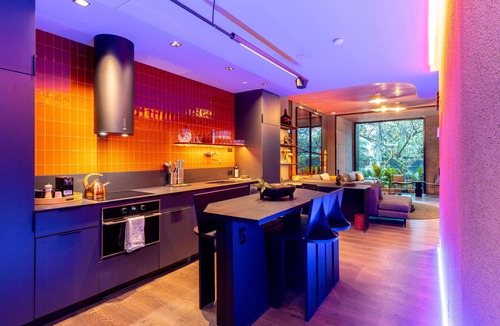 Lalinde Apartment | Provenza Utopia Jacuzzi AC Steam Shower