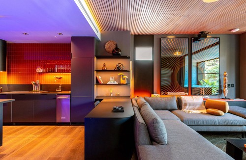 Lalinde Apartment | Provenza Utopia Jacuzzi AC Steam Shower