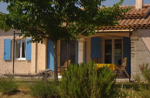 Pierrevert House | Provincial house with large garden. Golf course nearby.