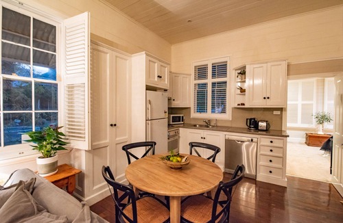 Narrandera House | Provincial luxury in your own private, family and pet-friendly home