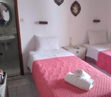 Kalamaki Hostel | Psiloritis Elena
