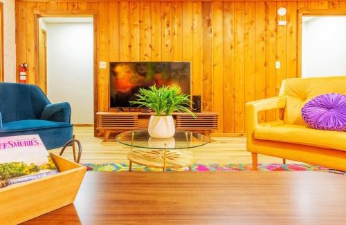 Caton House | PSYCHEDELIC DOLLYS DRIVE Wifi Grill Woods Mtns