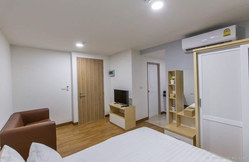 Mueang Samut Prakan District Hotel | PT Residence