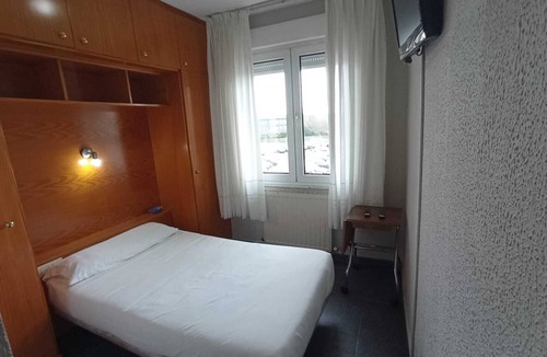 Aviles Hostel | Puente Azud